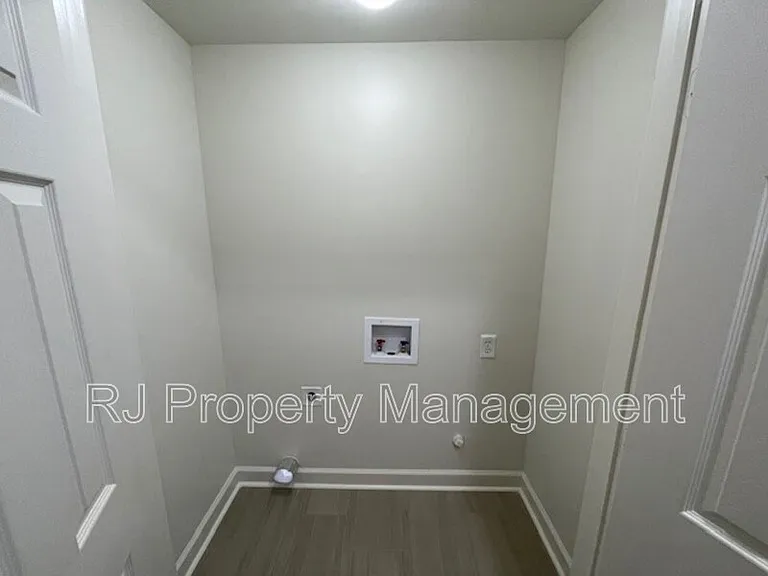 929 Birch St — Photo 19
