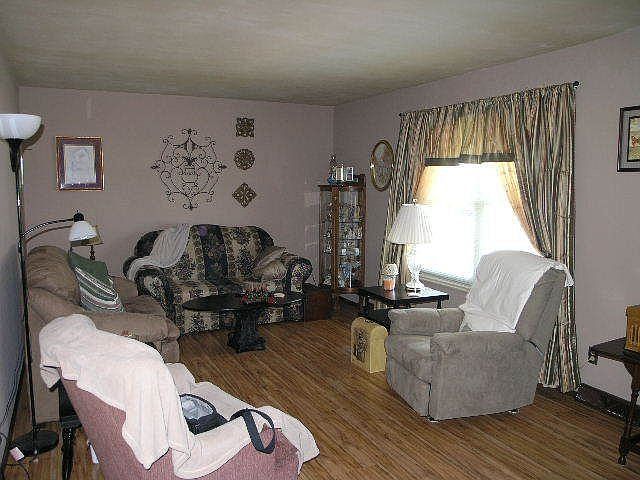 2nd image of 223 E Shiloh Dr