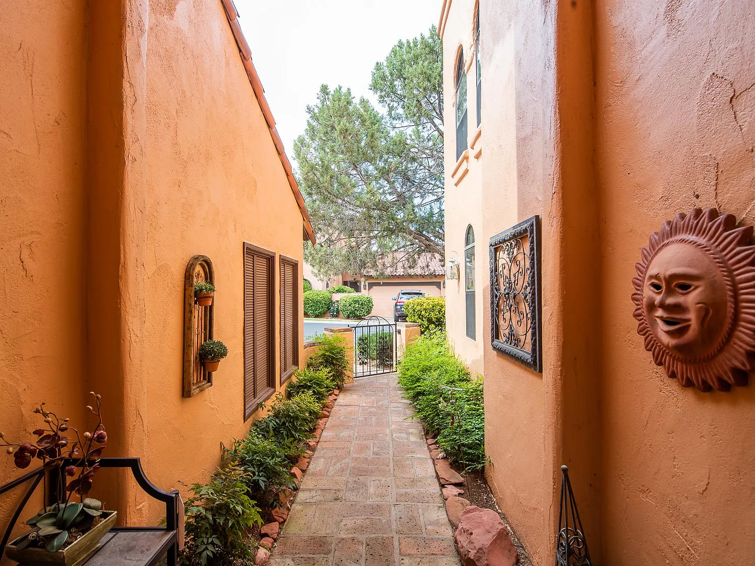 3 bed, 2084 sqft, $5,250 — Photo 4