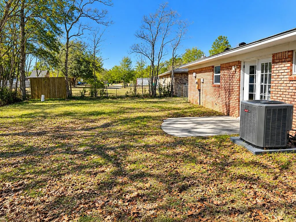 1003 Shirley Dr — Photo 3