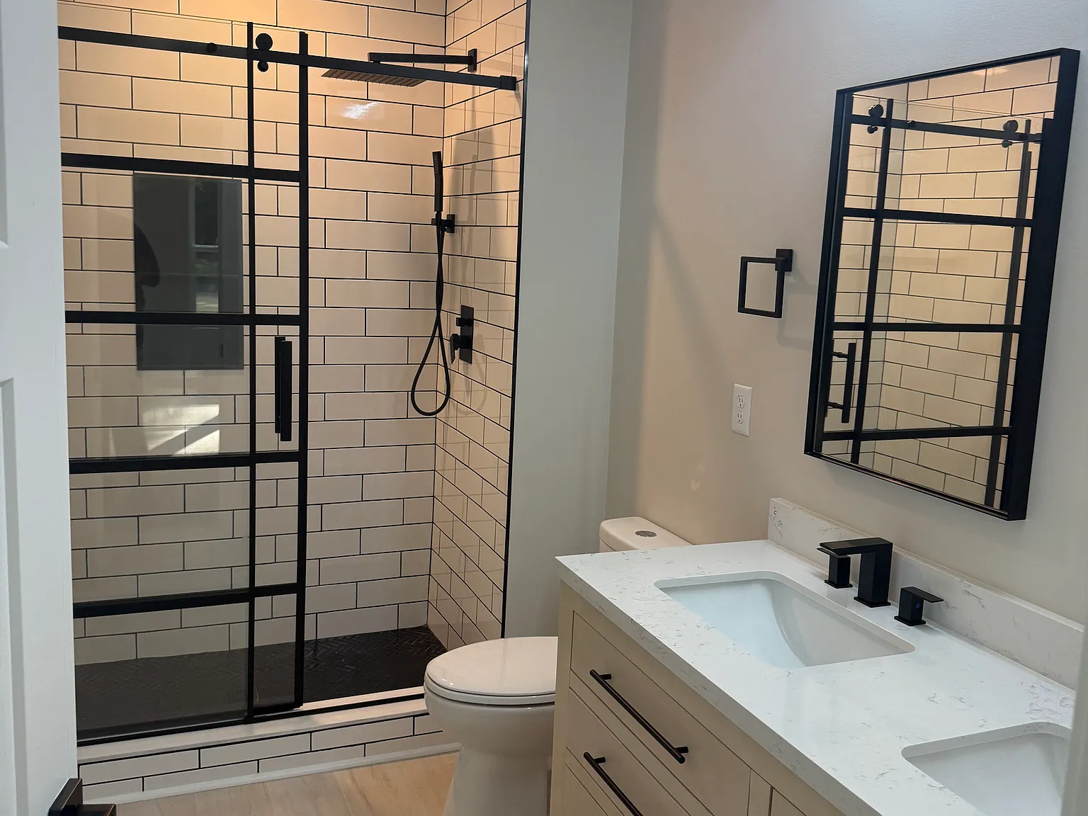 3 bed, 1354 sqft, $2,450 — Photo 2