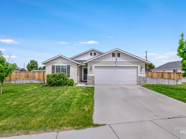 880 SW Lago Dr, Mountain Home, ID 83647