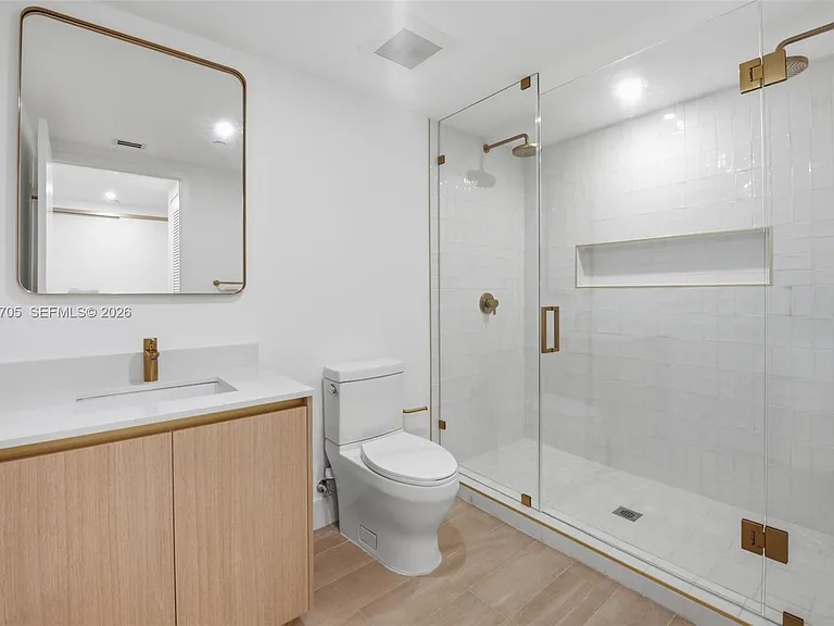 90 NE 32nd St #414 — Photo 7