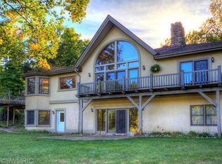 1457 Hideaway Ln, Hillsdale, MI 49242