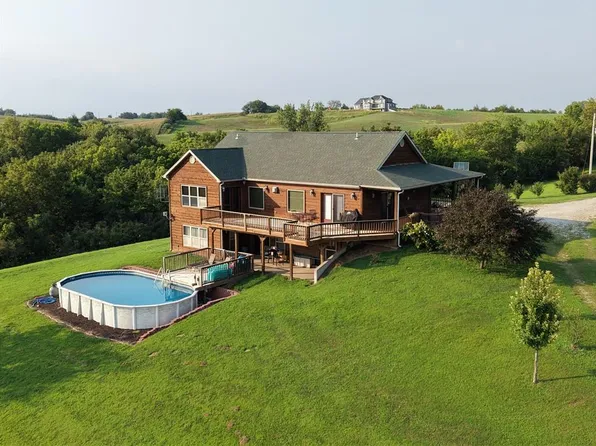 954 Tioga Rd, Wathena, KS 66090