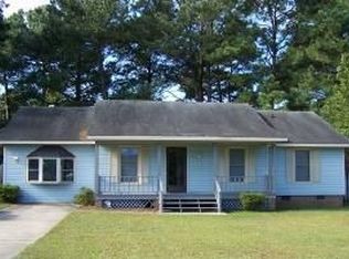 6589 Honeysuckle Dr, Fayetteville, NC 28304