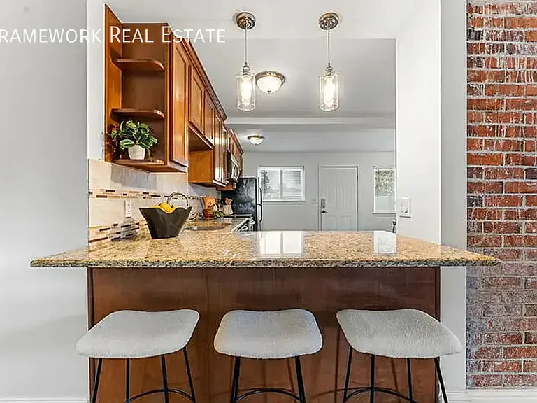 3150 N Fillmore St — Photo 8
