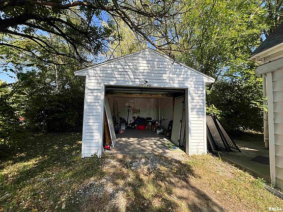 3rd image of 332 W Calhoun St