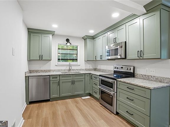 3rd image of 3250 Marine Rd