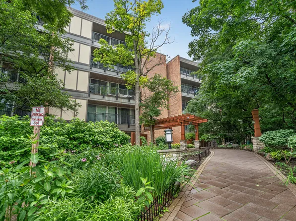 5900 Oakwood Dr APT 2L, Lisle, IL 60532