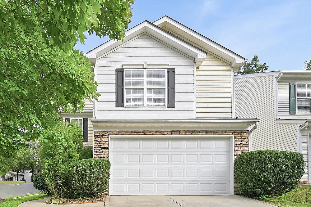 3 bed, 2.5 bath, 1908 sqft, $1,990 — Photo 1