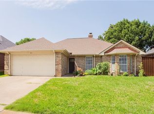 401 Lexington Ln, Euless, TX 76039
