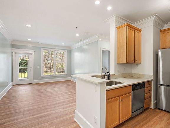 5th image of 901 Canenaugh Dr APT 108