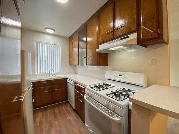 4th image of 8455 Lindley Ave #304