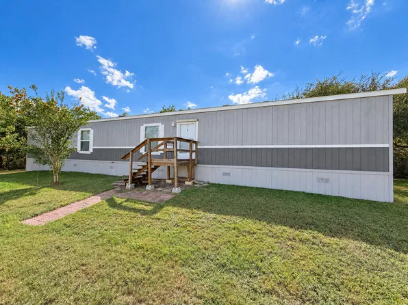 101 W Sabinal St, Rockport, TX 78382