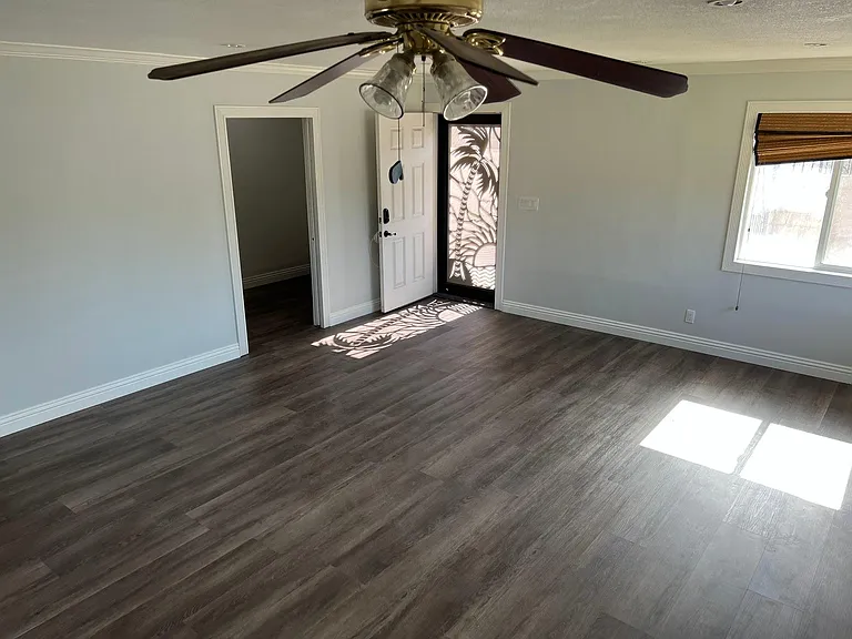 2526 E Balsam Ave — Photo 3
