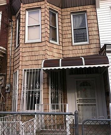 Well Kept and maintained brand new, front of house view