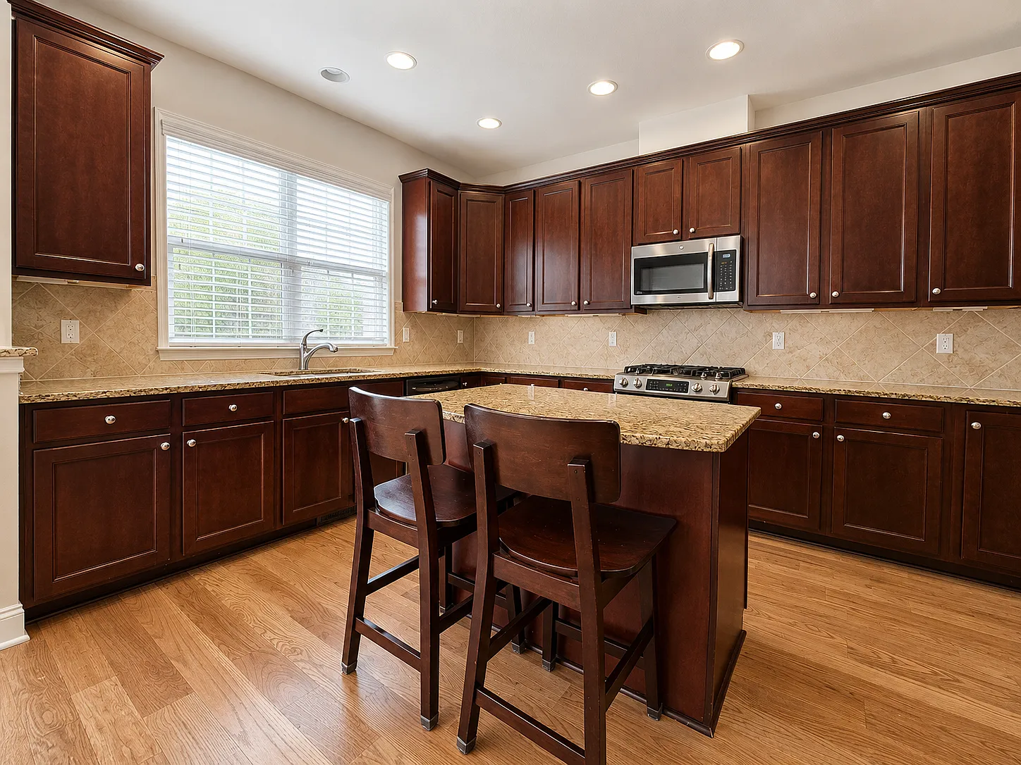 3 bed, 3.5 bath, 2175 sqft, $3,300 — Photo 3