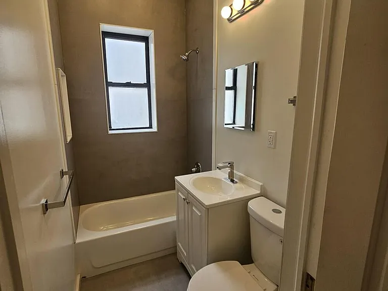 244 Ainslie St #1 — Photo 6