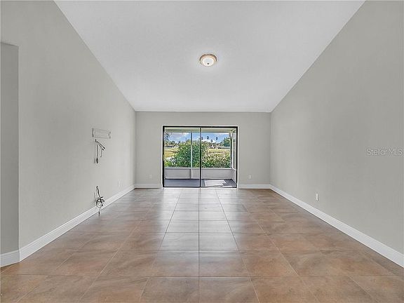 5th image of 162 Coralwood Cir