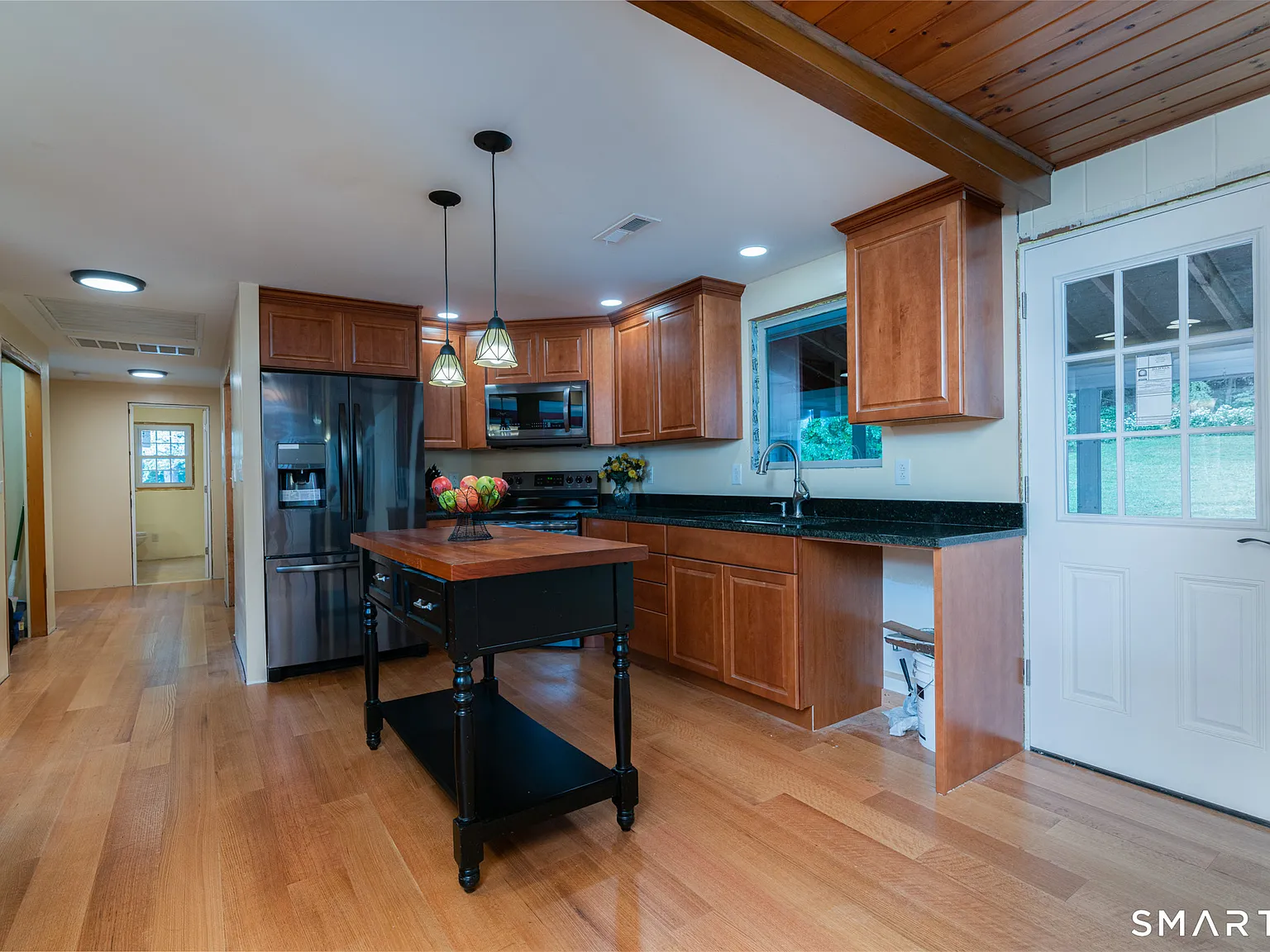 3 bed, 2.0 bath, 1766 sqft, $3,200 — Photo 3
