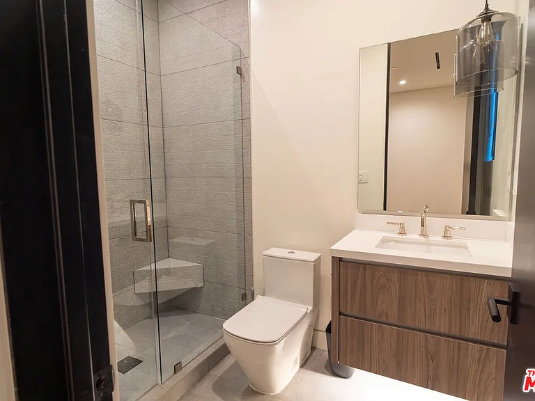 829 N Ogden Dr — Photo 22