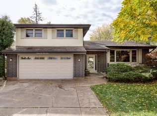 9143 W 93rd St, Hickory Hills, IL