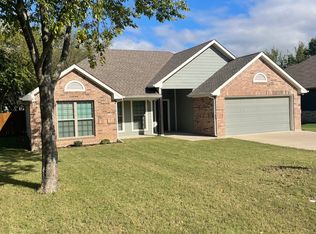 700 E Walcott St, Pilot Point, TX 76258