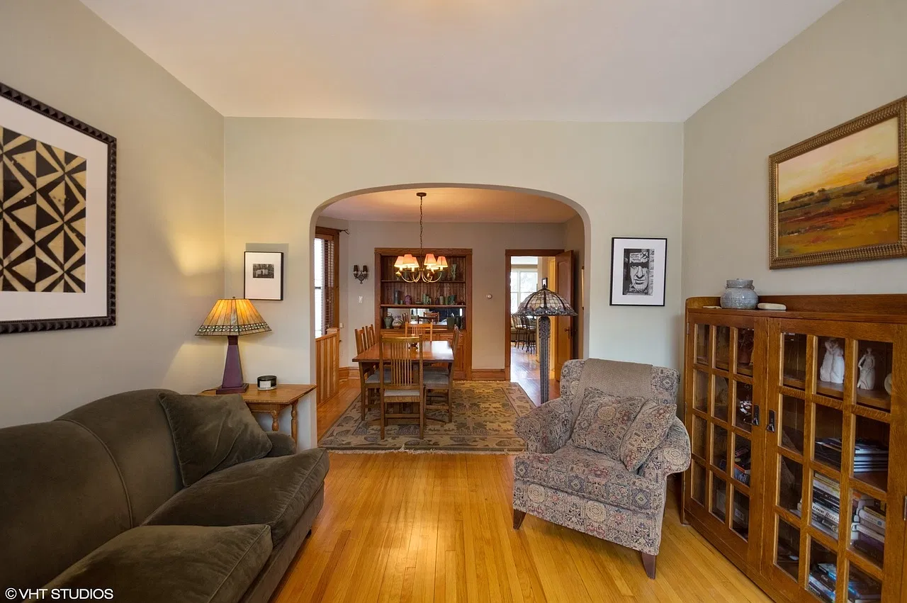 3 bed, 2400 sqft, $3,850 — Photo 1