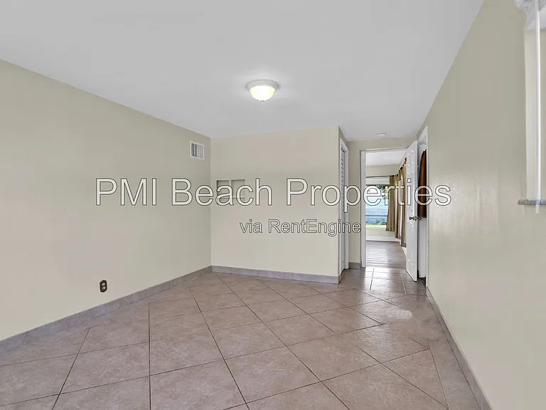 350 NE 29th St — Photo 25