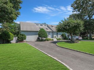 237 Hounslow Rd, Shirley, NY 11967