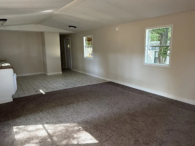 137 Barrington Dr — Photo 3