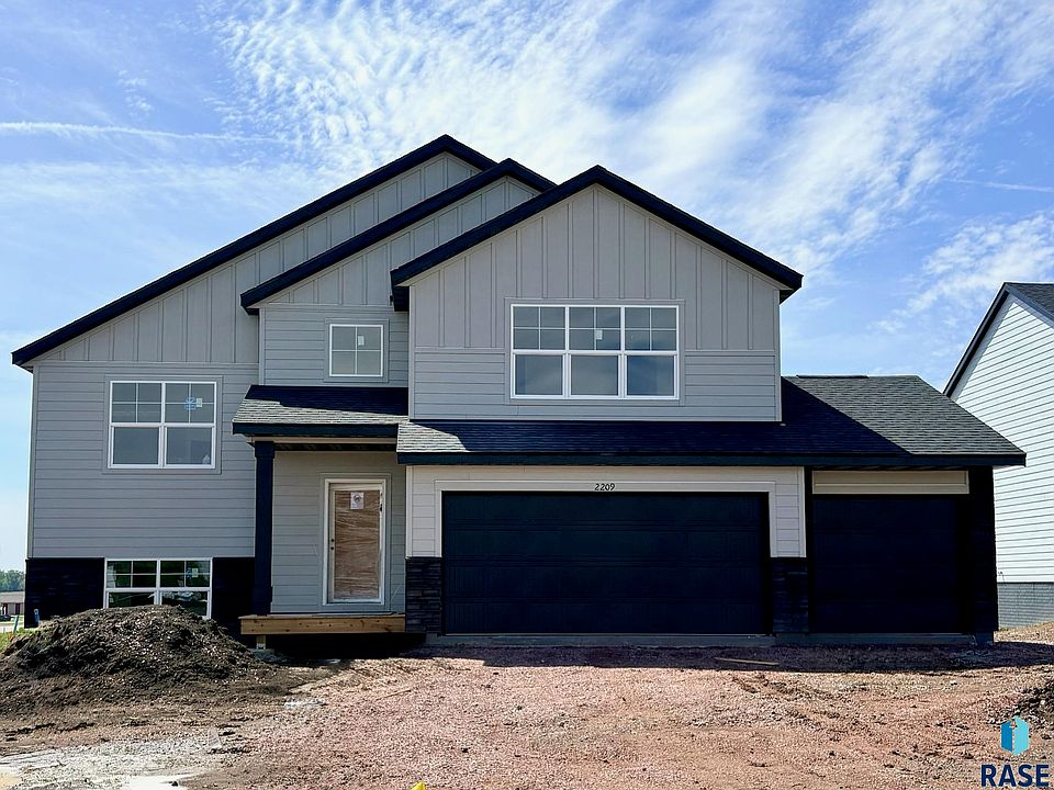 1st image of 2209 E Alexa St