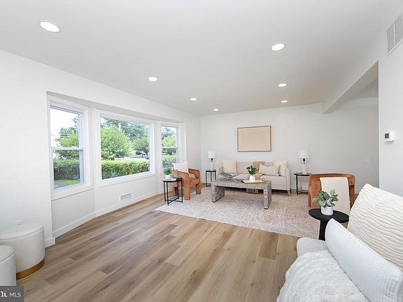 3rd image of 2803 Chapel Ave W
