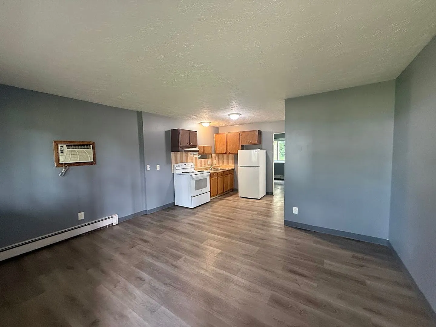 1174 Chandler Ave — Photo 2