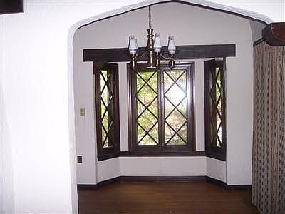 2nd image of 2001 Burbank Dr