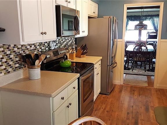 4th image of 403 Longmeadow Dr