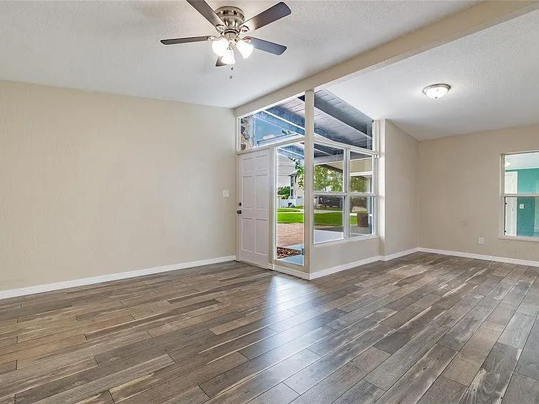139 Sunlit Cove Dr NE — Photo 5