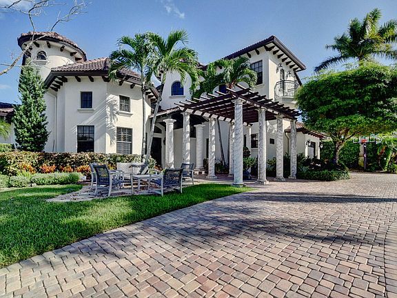 Home For Sale In Thornhill Estates