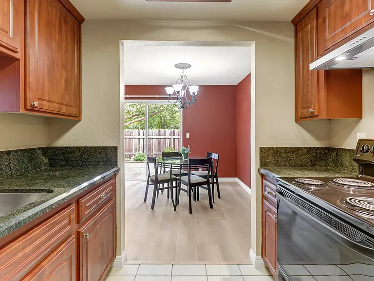 2262 Autumnleaf Ln — Photo 8