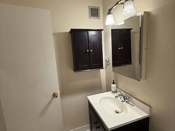 5th image of 1011 Arlington Blvd APT 521