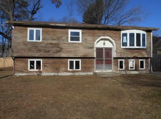 9 Palm Blvd N, Warwick, RI 02888