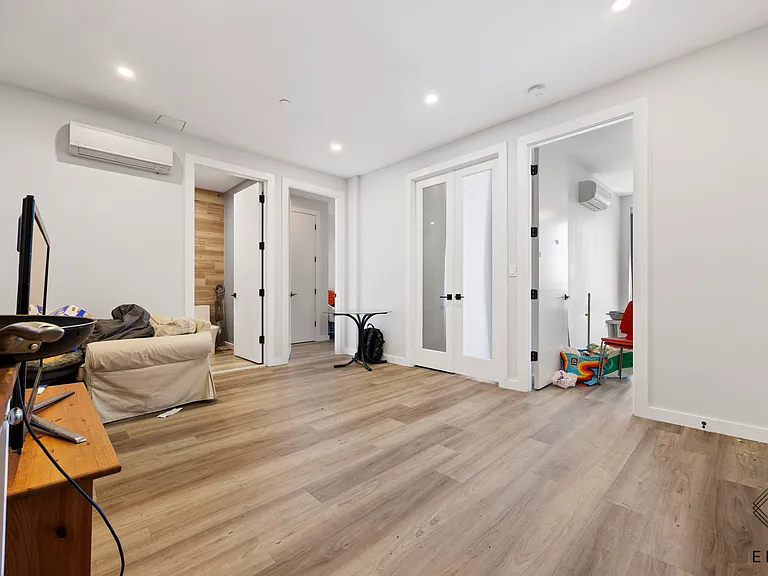 2913 Snyder Ave #5R — Photo 11