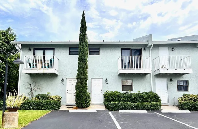 2 bed, 2.5 bath, 1020 sqft, $2,300 — Photo 3