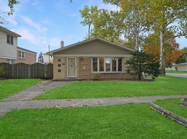 5440 Oak Center Dr, Oak Lawn, IL 60453