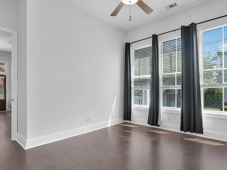 1507 Price St — Photo 8
