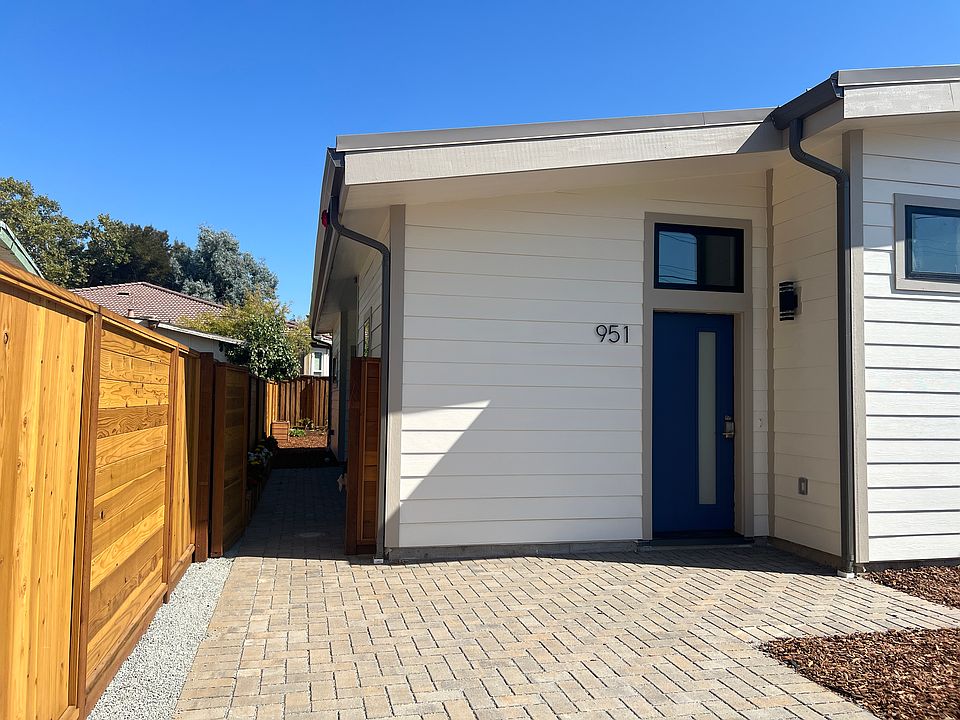 1st image of 951 Marion Way
