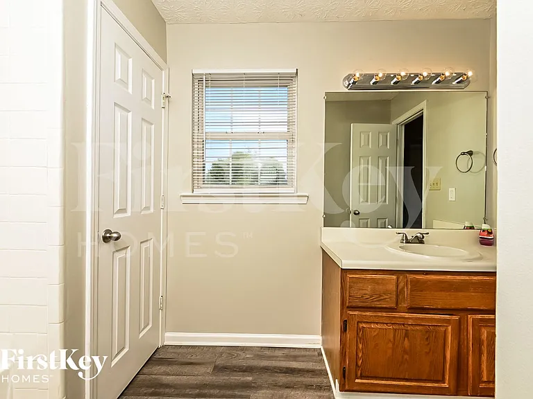 215 Brooks Dr — Photo 10