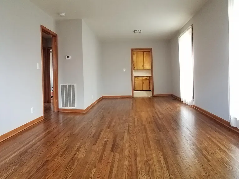 4894 Lynn Dr — Photo 2