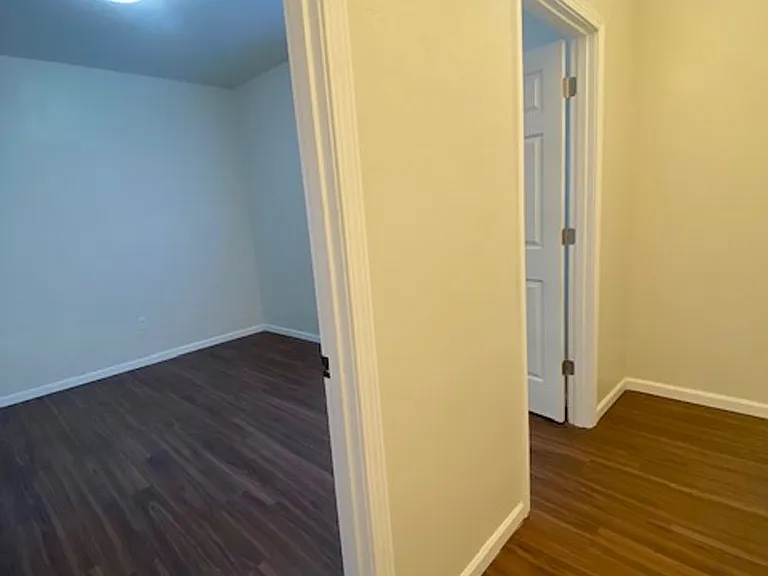 1172 E Walnut St — Photo 18